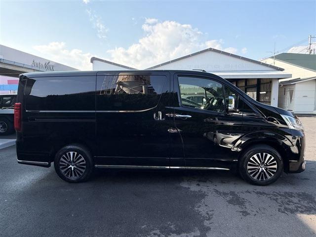 グランエース プレミアム　純正ディスプレイオーディオナビ・Ｂｌｕｅｔｏｏｔｈ　１２．１インチフリップダウンモニター　全周囲カメラ　両側パワースライドドア　黒レザーシート　シートヒーター　サイドステップ　デジタルインナーミラー（7枚目）