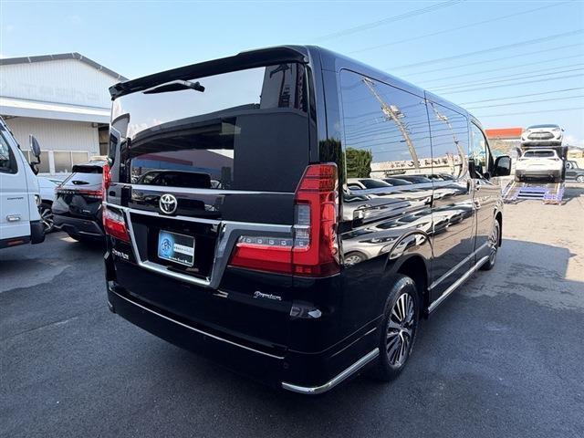 グランエース プレミアム　純正ディスプレイオーディオナビ・Ｂｌｕｅｔｏｏｔｈ　１２．１インチフリップダウンモニター　全周囲カメラ　両側パワースライドドア　黒レザーシート　シートヒーター　サイドステップ　デジタルインナーミラー（8枚目）