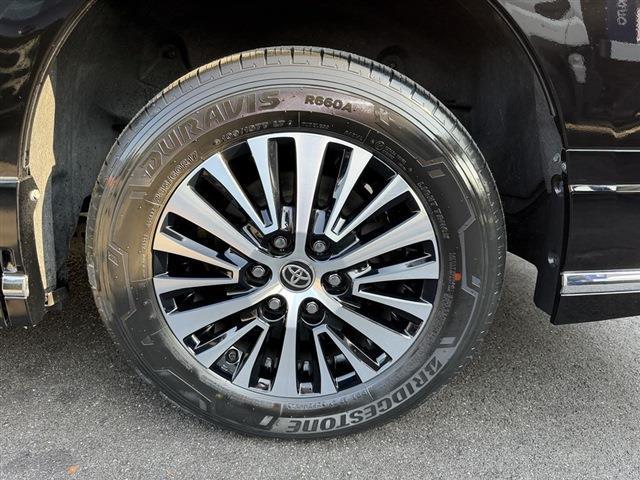 グランエース プレミアム　純正ディスプレイオーディオナビ・Ｂｌｕｅｔｏｏｔｈ　１２．１インチフリップダウンモニター　全周囲カメラ　両側パワースライドドア　黒レザーシート　シートヒーター　サイドステップ　デジタルインナーミラー（16枚目）