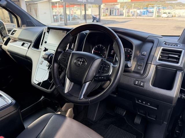 グランエース プレミアム　純正ディスプレイオーディオナビ・Ｂｌｕｅｔｏｏｔｈ　１２．１インチフリップダウンモニター　全周囲カメラ　両側パワースライドドア　黒レザーシート　シートヒーター　サイドステップ　デジタルインナーミラー（18枚目）