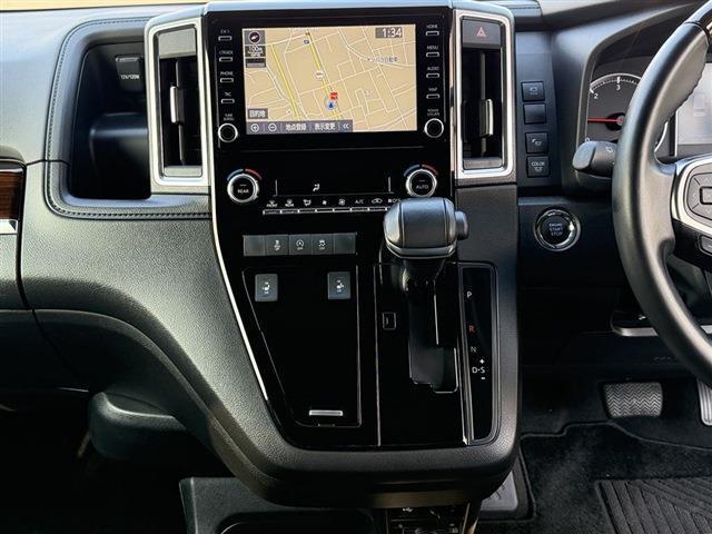 グランエース プレミアム　純正ディスプレイオーディオナビ・Ｂｌｕｅｔｏｏｔｈ　１２．１インチフリップダウンモニター　全周囲カメラ　両側パワースライドドア　黒レザーシート　シートヒーター　サイドステップ　デジタルインナーミラー（21枚目）