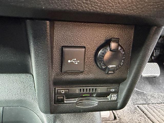 グランエース プレミアム　純正ディスプレイオーディオナビ・Ｂｌｕｅｔｏｏｔｈ　１２．１インチフリップダウンモニター　全周囲カメラ　両側パワースライドドア　黒レザーシート　シートヒーター　サイドステップ　デジタルインナーミラー（27枚目）