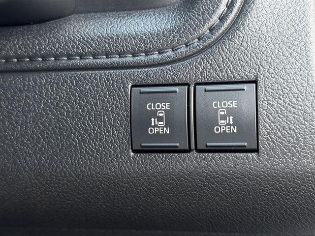 グランエース プレミアム　純正ディスプレイオーディオナビ・Ｂｌｕｅｔｏｏｔｈ　１２．１インチフリップダウンモニター　全周囲カメラ　両側パワースライドドア　黒レザーシート　シートヒーター　サイドステップ　デジタルインナーミラー（32枚目）