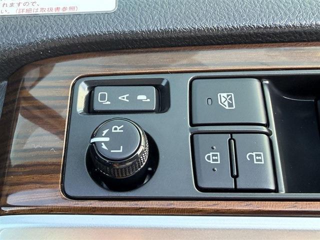 グランエース プレミアム　純正ディスプレイオーディオナビ・Ｂｌｕｅｔｏｏｔｈ　１２．１インチフリップダウンモニター　全周囲カメラ　両側パワースライドドア　黒レザーシート　シートヒーター　サイドステップ　デジタルインナーミラー（43枚目）