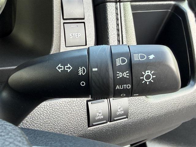 グランエース プレミアム　純正ディスプレイオーディオナビ・Ｂｌｕｅｔｏｏｔｈ　１２．１インチフリップダウンモニター　全周囲カメラ　両側パワースライドドア　黒レザーシート　シートヒーター　サイドステップ　デジタルインナーミラー（44枚目）