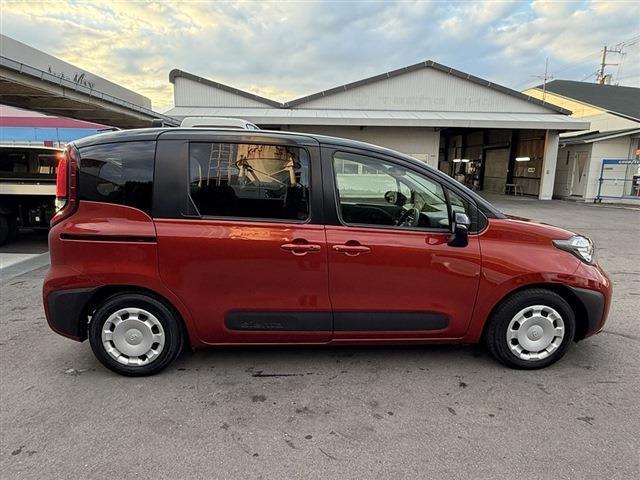 シエンタ ハイブリッドG 7人乗り 純正ディスプレイオーディオナビ Bluetooth 全周囲カメラ ETC LEDヘッドライト 両側パワースライドドア クリアランスソナー ステアリングスイッチ レーダークルーズコントロール(7枚目)