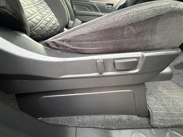 デリカD:5 P 8人乗り 全周囲カメラ 両側パワースライドドア パワーシート シートヒーター LEDヘッドライト LEDフォグ パワーバックドア ステアリングスイッチ ステアリングヒーター フロアマット スペアキー(39枚目)