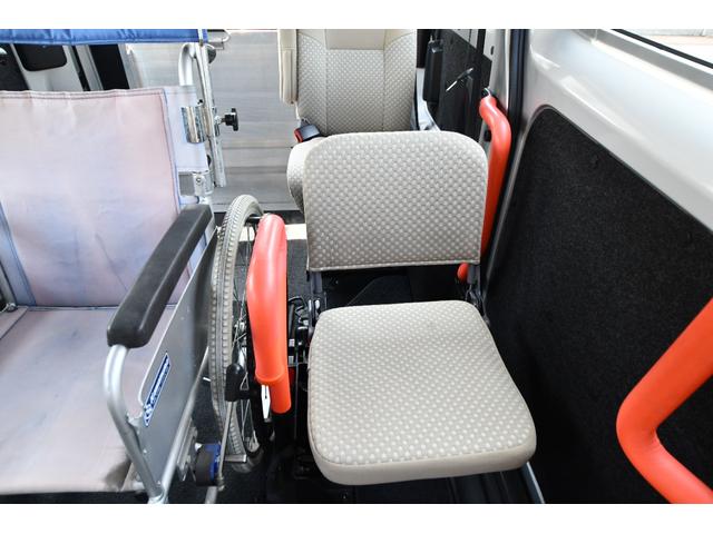 ＮＶ２００バネットバン 　車いすスロープ　車いす２名固定　乗車定員６名（車いす２名＋４名）（18枚目）