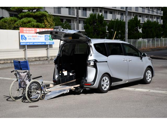シエンタ 　ウェルキャブスローパー　福祉車両　介護車両　トヨタセーフティセンス（先進安全装置）　純正メモリーナビ　アラウンドビューモニター（2枚目）