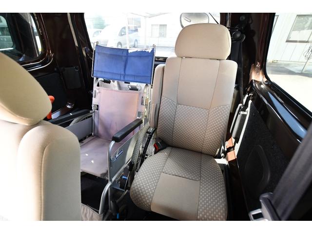 ＮＶ２００バネットバン 　スローパー＆助手席リフトアップシート　福祉車両　介護車両　Ｐａｎａｓｏｎｉｃ製メモリーナビ　バックカメラ　乗車定員７名（車いす１名＋６名）（12枚目）
