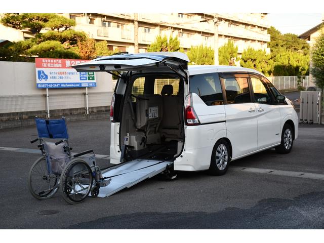 セレナ スローパー 車いす1名固定 電動ウインチ 純正メモリーナビ アラウンドビューモニター フロントカメラ 福祉車両 介護車両 シートヒーター ステアリングヒーター(2枚目)