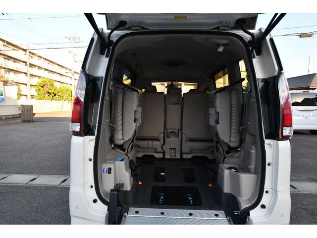 セレナ スローパー 車いす1名固定 電動ウインチ 純正メモリーナビ アラウンドビューモニター フロントカメラ 福祉車両 介護車両 シートヒーター ステアリングヒーター(4枚目)