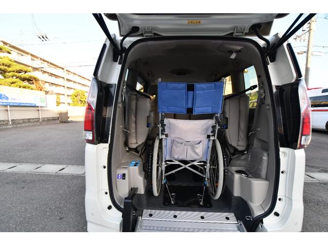 セレナ スローパー 車いす1名固定 電動ウインチ 純正メモリーナビ アラウンドビューモニター フロントカメラ 福祉車両 介護車両 シートヒーター ステアリングヒーター(5枚目)