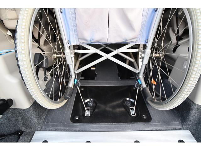 セレナ スローパー 車いす1名固定 電動ウインチ 純正メモリーナビ アラウンドビューモニター フロントカメラ 福祉車両 介護車両 シートヒーター ステアリングヒーター(10枚目)