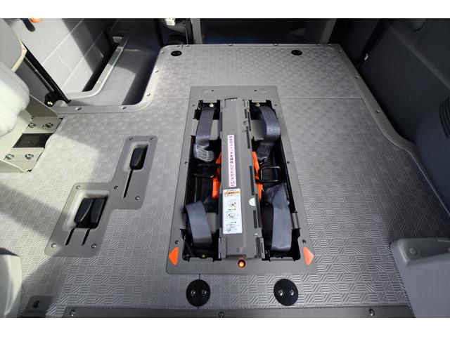 NV350キャラバンバン 車いすリフト 車いす2名固定 ストレッチャー対応 アラウンドビューモニター エマージェンシーブレーキ 介護タクシー登録(7枚目)