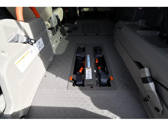 NV350キャラバンバン 車いすリフト 車いす2名固定 ストレッチャー対応 アラウンドビューモニター エマージェンシーブレーキ 介護タクシー登録(8枚目)