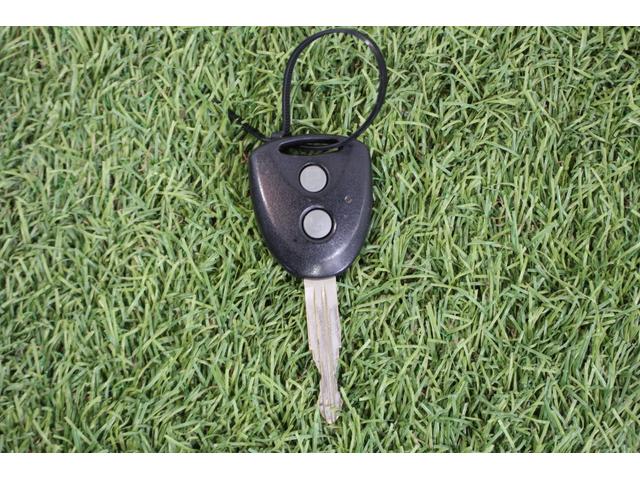 キーレスエントリーになっています。キーのスイッチでドアの施錠・解錠ができます！