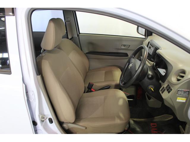 運転席から手の届く位置によく使うものが機能的に配置されています。