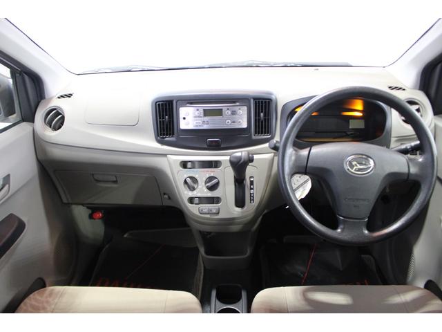 落ち着いたインパネデザインです。運転席から手の届く位置によく使うものが機能的配置されています。