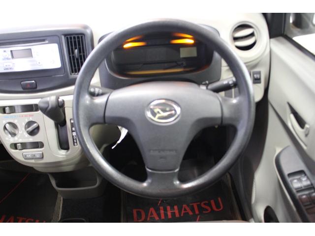 シンプルなインパネデザインで居心地の良い内装です♪