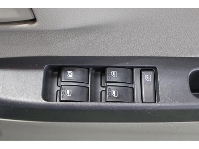 運転席のスイッチの窓で開閉ができます！