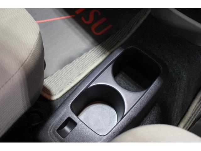 センターコンソールにドリンクホルダーが付いています。