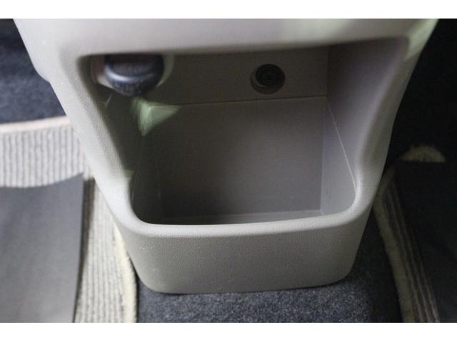 実用的な収納が、車内の各所にあります。