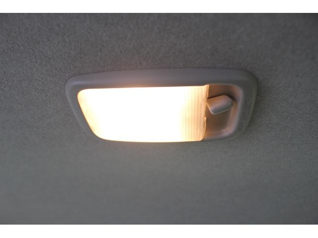 大きなルームランプが付いています♪