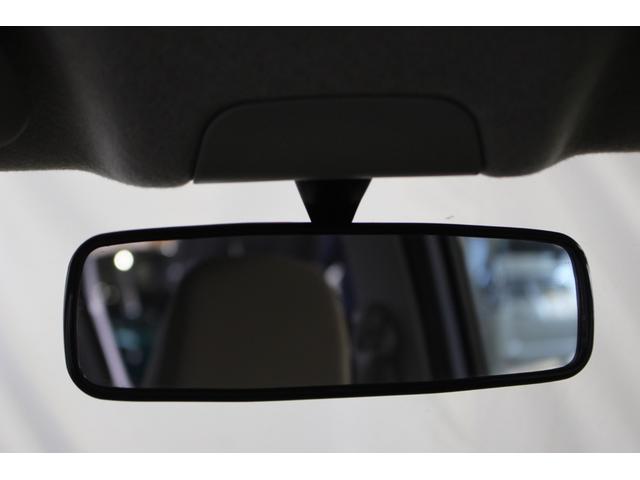大きなルームミラーで後方もよく見えます。