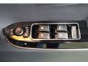 運転席のスイッチの窓で開閉ができます!