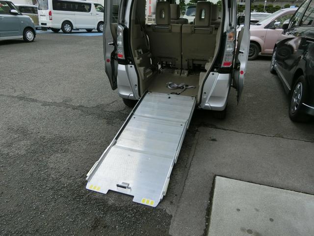 Ｎ－ＢＯＸ＋ Ｇ　車いす仕様車　アルミスロープ　リモコン付電動ウインチ　脱着式手すり　車いす固定ベルト　車いす乗員用シートベルト　リアシート　キーレスキー　純正ＣＤオーディオ（14枚目）