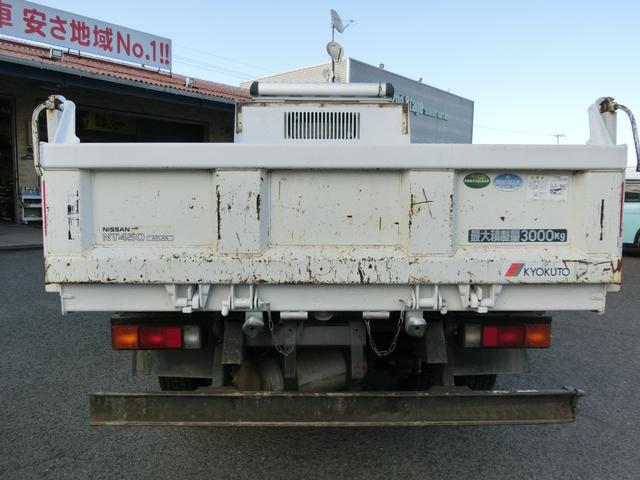 ＮＴ４５０アトラス ダンプＤＸ　☆３０００ディーゼル☆３０００ｋｇ積載☆☆３ペダルＭＴ☆ルーフラック☆中間ピン☆メッキグリル☆ナビ☆フルセグＴＶ☆ブルートゥース☆ＥＴＣ☆電格ミラー☆キーレス☆スペアキー（9枚目）