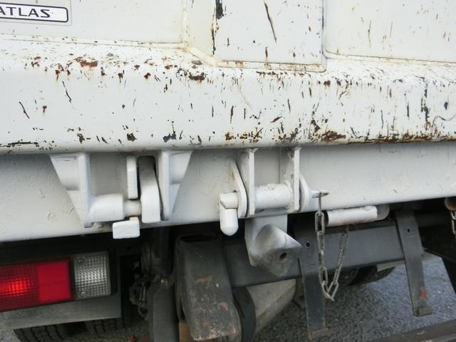 ＮＴ４５０アトラス ダンプＤＸ　☆３０００ディーゼル☆３０００ｋｇ積載☆☆３ペダルＭＴ☆ルーフラック☆中間ピン☆メッキグリル☆ナビ☆フルセグＴＶ☆ブルートゥース☆ＥＴＣ☆電格ミラー☆キーレス☆スペアキー（10枚目）