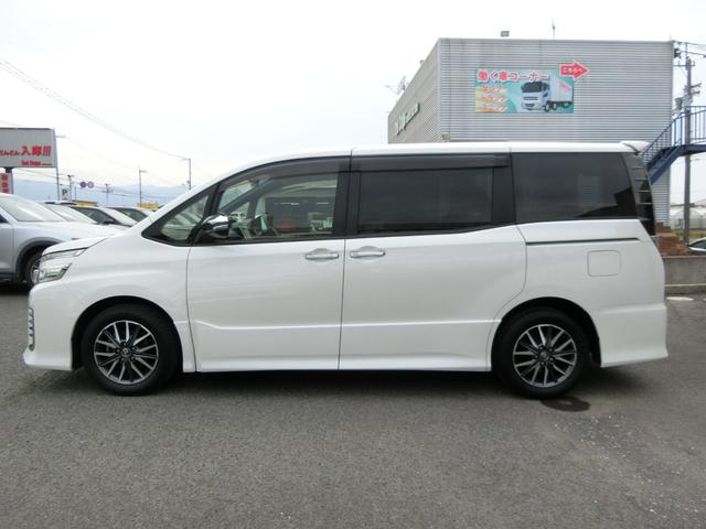 ヴォクシー ZS 煌 ☆純正9インチナビ☆フリップダウンモニター☆バックカメラ☆ETC☆本革巻ステアリング☆サンシェード☆両側パワースライドドア☆コーナーセンサー☆LEDヘッドランプ☆純正16インチアルミホイール(5枚目)