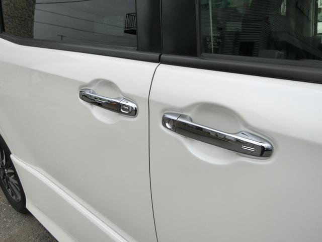 ヴォクシー ZS 煌 ☆純正9インチナビ☆フリップダウンモニター☆バックカメラ☆ETC☆本革巻ステアリング☆サンシェード☆両側パワースライドドア☆コーナーセンサー☆LEDヘッドランプ☆純正16インチアルミホイール(11枚目)