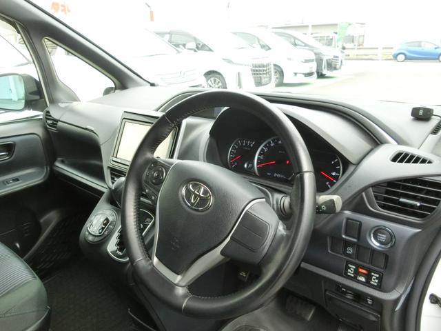 ヴォクシー ZS 煌 ☆純正9インチナビ☆フリップダウンモニター☆バックカメラ☆ETC☆本革巻ステアリング☆サンシェード☆両側パワースライドドア☆コーナーセンサー☆LEDヘッドランプ☆純正16インチアルミホイール(17枚目)