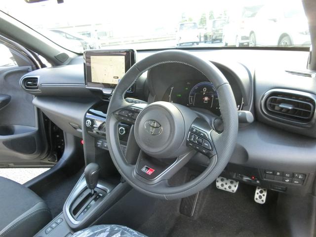 ヤリスクロス ハイブリッド GRスポーツ ☆四国四県の方限定販売車☆ナビPlus☆フルセグTV☆ブルートゥース☆パノラミックビュー床下透過☆ETC2.0☆パーキングサポートブレーキ☆ステアリングヒーター☆ハンズフリーパワーバックドア(27枚目)