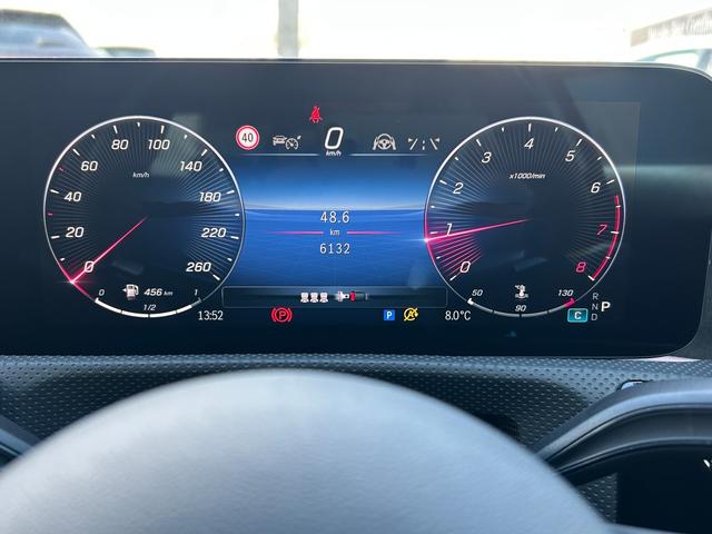 Ａクラス Ａ１８０　ＭＰ２０２３０２　パノラマルーフ　３６０度カメラ　ヘッドアップディスプレイ　シートヒーター　ナビ　禁煙車　ドライブレコーダー　アダプティブクルーズコントロール　ＥＴＣ　衝突被害軽減システム（13枚目）