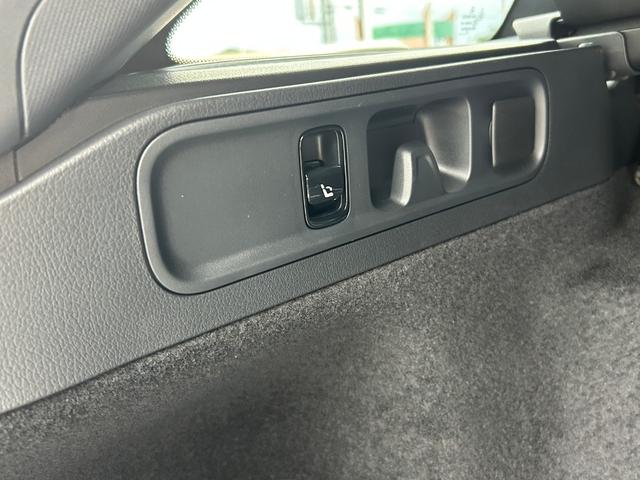 Ｃクラスステーションワゴン Ｃ２２０ｄステーションワゴンアバンギルドＡＭＧライＰ　パノラミックスライディングルーフ　レザーエクスクルーシブパッケージ　ドライバーズパッケージ　ベーシックパッケージ（11枚目）