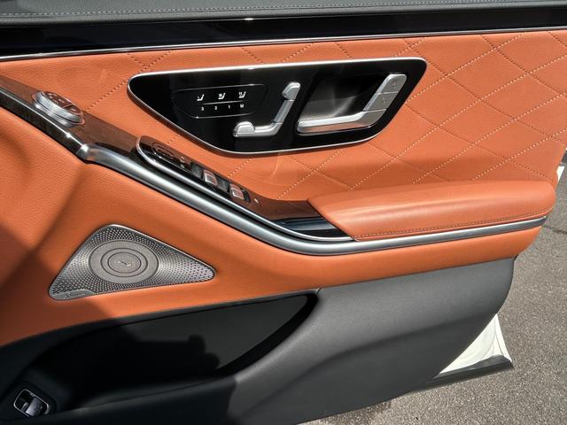 Ｓクラス Ｓ５００　４マチックロング　ＡＭＧライン　ＩＳＧ搭載モデル　４ＷＤ　パノラミックスライディングルーフ　レザーエクスクルーシブパッケージ　　ベーシックパッケージ　ＨＤＤナビ／ＤＴＶ　レーダーセーフティ　ブラウンレザーシート　禁煙車　ワンオーナー（19枚目）