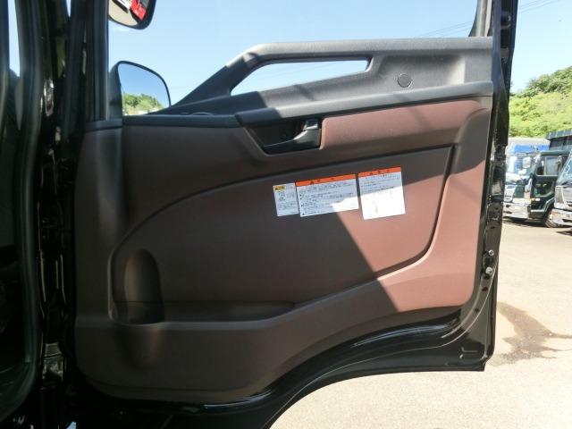 ヒノレンジャー 冷蔵冷凍車　トランテックス製荷箱／菱重製冷凍機／－３０℃設定／６２００ボデー／６ＭＴ／後エアサス／メッキホイール／キャビン＆シャーシラメＰ／張り出しＦバンパー／床板シマ板／ラッシング２段（34枚目）