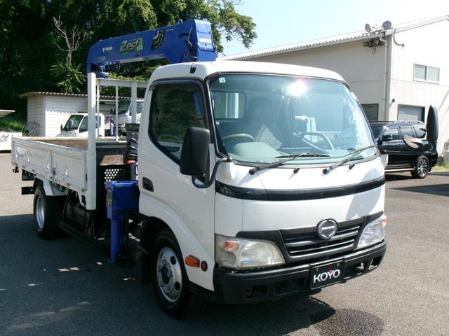 デュトロ クレーン付き平ボディ　４段ブーム／３ｔ積／ラジコン／フックイン／６ＭＴ／タダノ／荷台床木板張り／ロープ穴４対（2枚目）