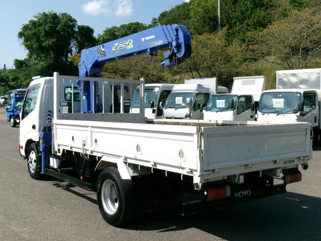 デュトロ クレーン付き平ボディ　４段ブーム／３ｔ積／ラジコン／フックイン／６ＭＴ／タダノ／荷台床木板張り／ロープ穴４対（6枚目）