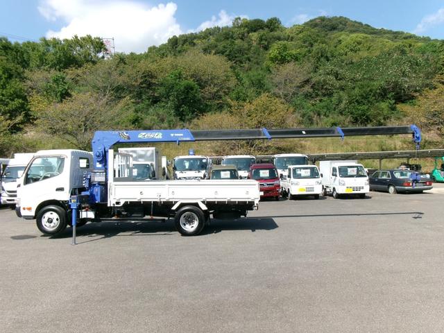 デュトロ クレーン付き平ボディ　４段ブーム／３ｔ積／ラジコン／フックイン／６ＭＴ／タダノ／荷台床木板張り／ロープ穴４対（38枚目）