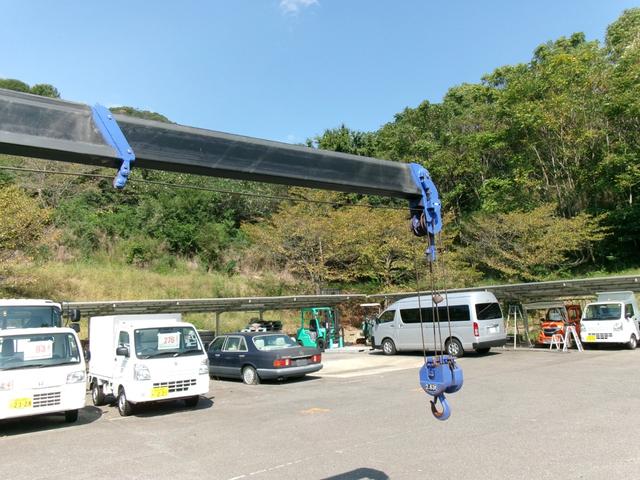 デュトロ クレーン付き平ボディ　４段ブーム／３ｔ積／ラジコン／フックイン／６ＭＴ／タダノ／荷台床木板張り／ロープ穴４対（40枚目）