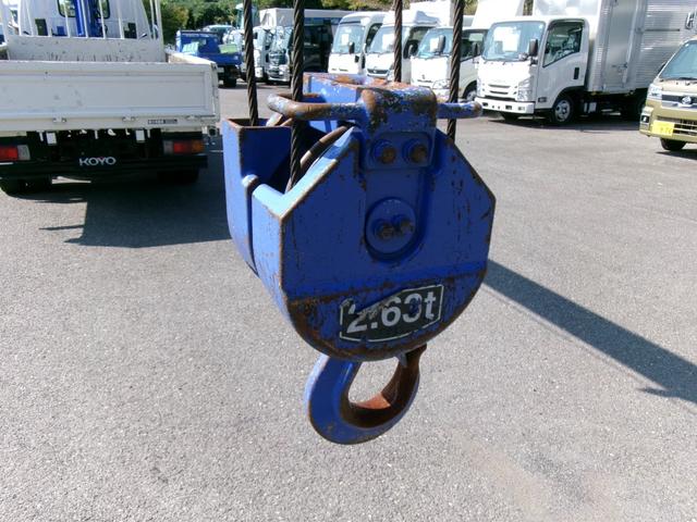 デュトロ クレーン付き平ボディ　４段ブーム／３ｔ積／ラジコン／フックイン／６ＭＴ／タダノ／荷台床木板張り／ロープ穴４対（41枚目）