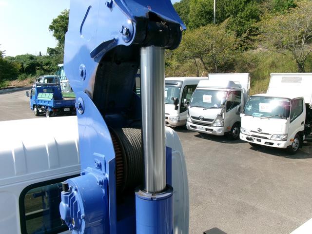デュトロ クレーン付き平ボディ　４段ブーム／３ｔ積／ラジコン／フックイン／６ＭＴ／タダノ／荷台床木板張り／ロープ穴４対（43枚目）