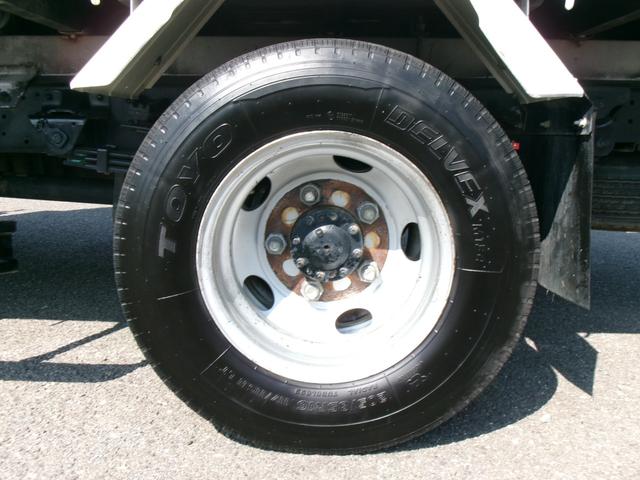 デュトロ クレーン付き平ボディ　４段ブーム／３ｔ積／ラジコン／フックイン／６ＭＴ／タダノ／荷台床木板張り／ロープ穴４対（52枚目）