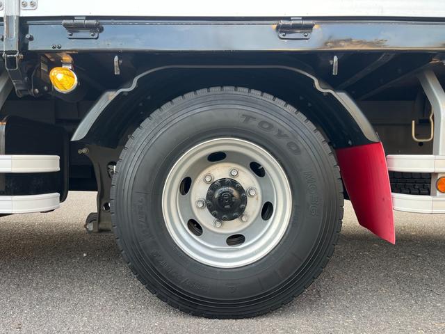 ヒノレンジャー 平ボディ/アルミハイブロック/ワイド/6200/エアサス/最大2950kg積載/6MT/床鉄板/内カン/メッキ架装/200L+100L燃料タンク/ステン道具箱/ETC/トランテックス/240PS(45枚目)