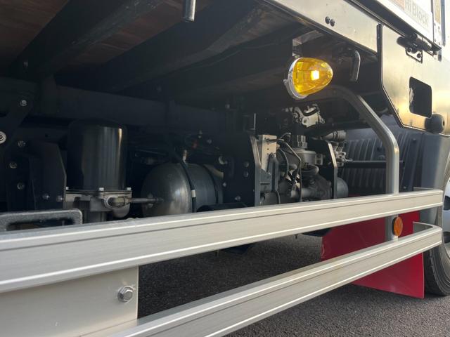 ヒノレンジャー 平ボディ/アルミハイブロック/ワイド/6200/エアサス/最大2950kg積載/6MT/床鉄板/内カン/メッキ架装/200L+100L燃料タンク/ステン道具箱/ETC/トランテックス/240PS(51枚目)